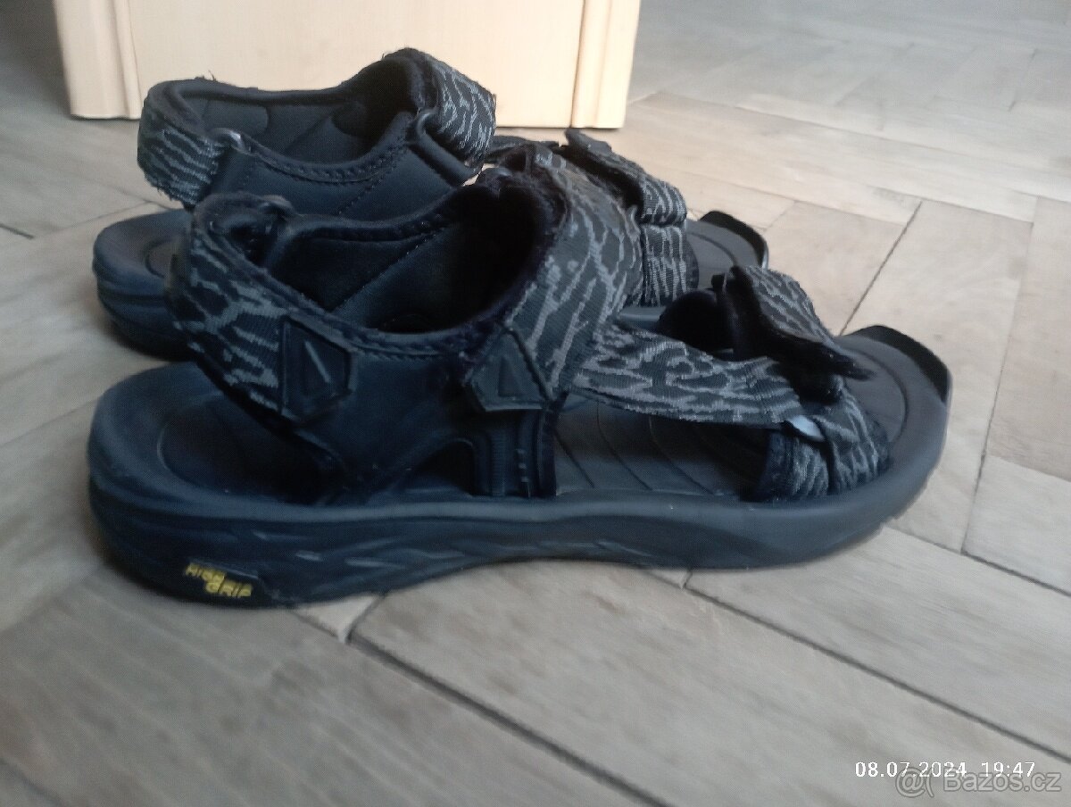 Prodáme značkové sandále .Top stav. - 2