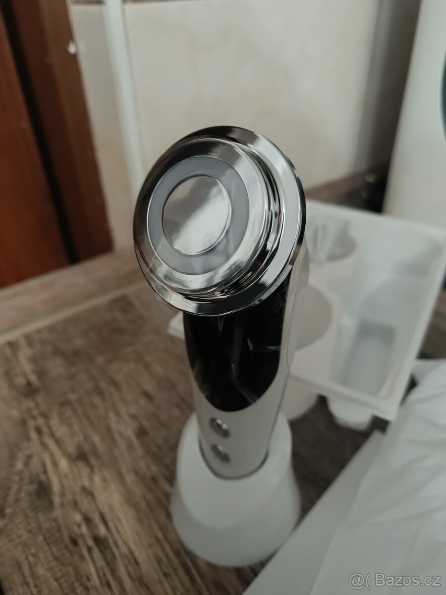 Kosmetický přístroj na pleť - 2