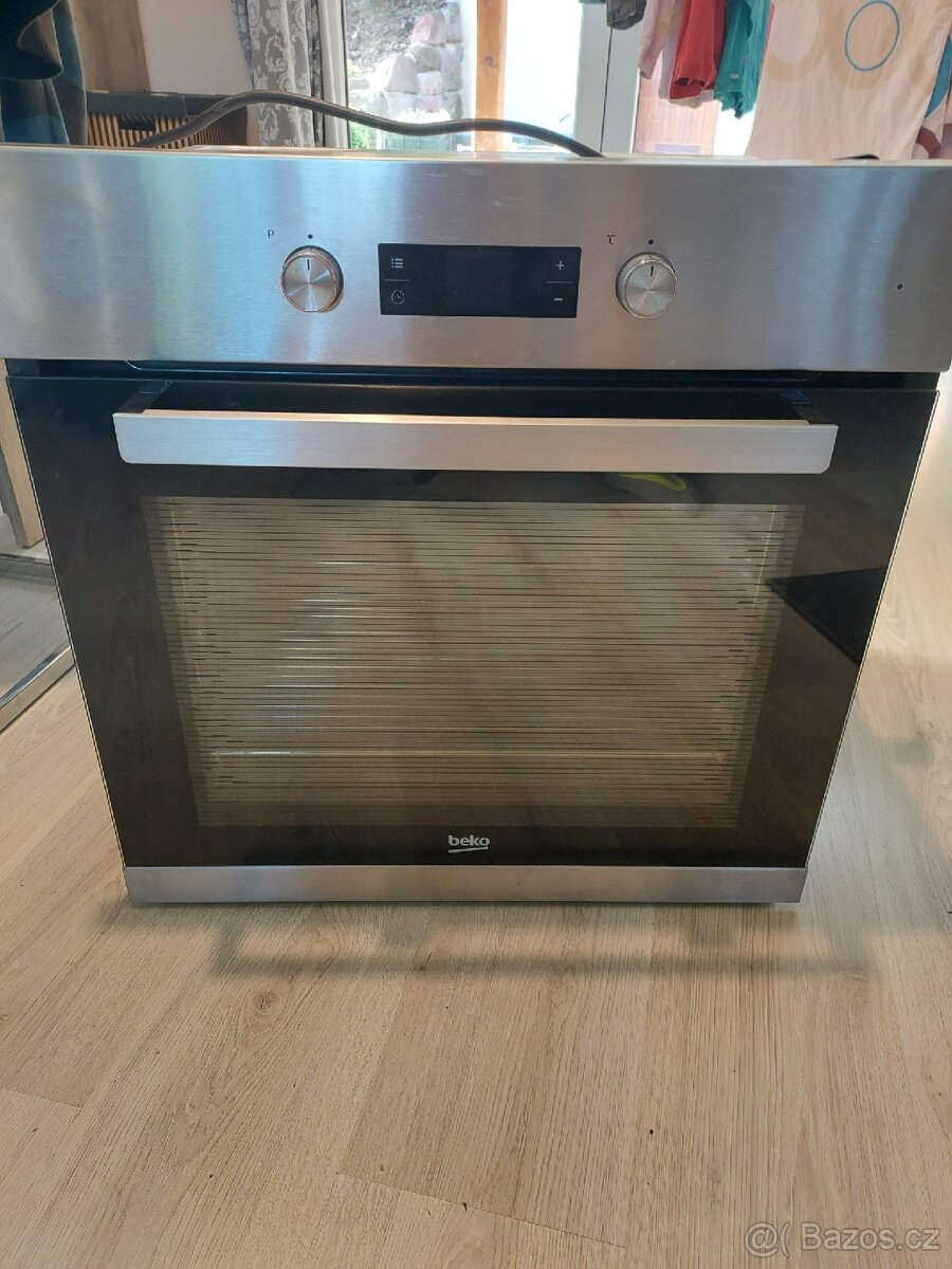 Vestavná trouba BEKO - 2