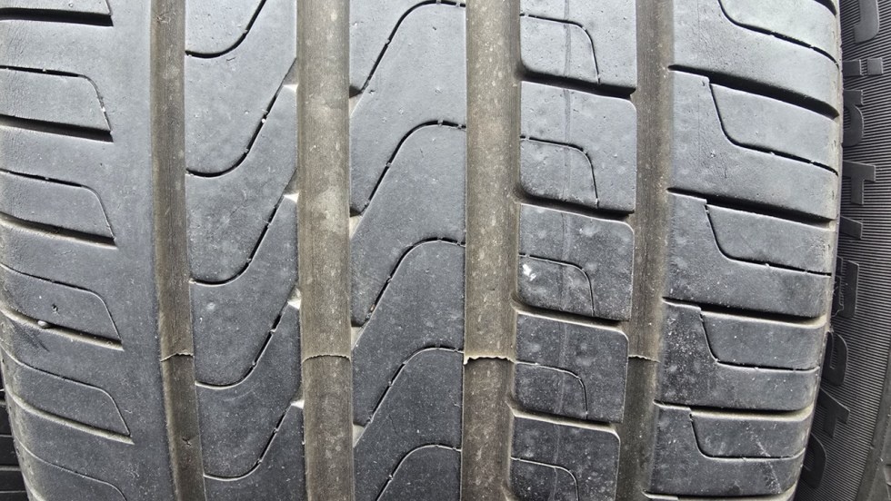Letní pneu 245/40/19 Pirelli - 2