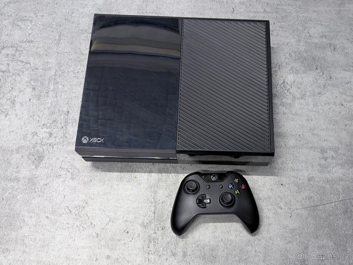 - Xbox One Microsoft model 1540 500GB s krabicí - - 2