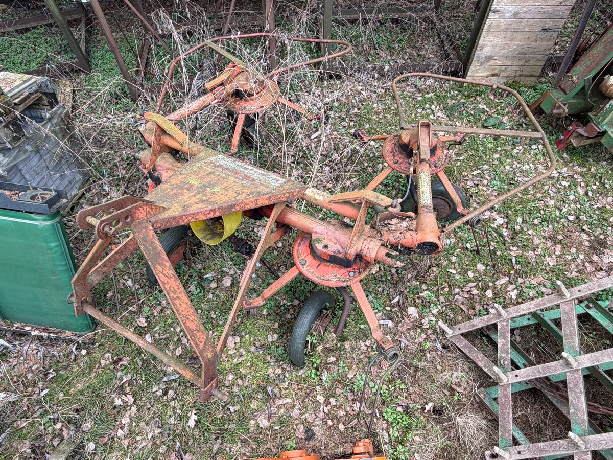 Nesený obraceč FAHR - 2