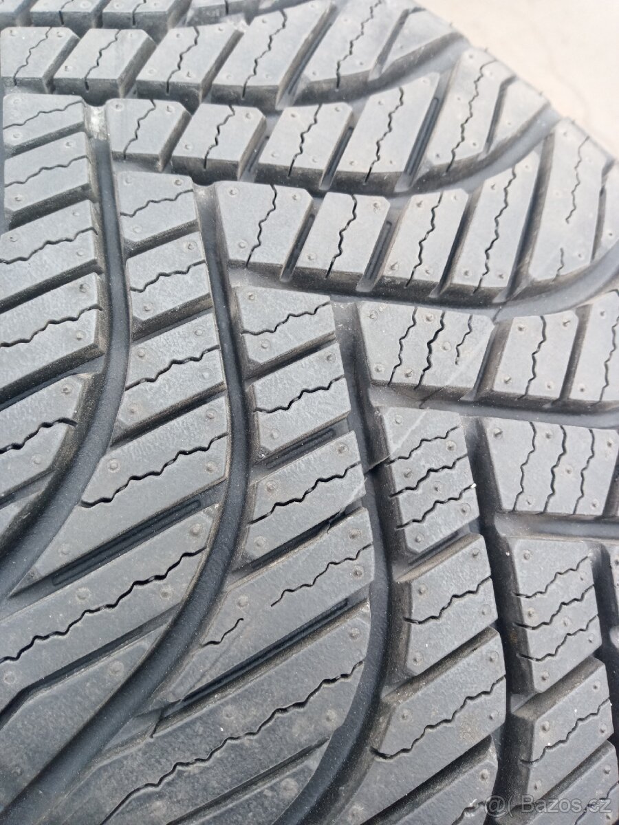 215/55 R17 98 V Celoroční Trazano - 2