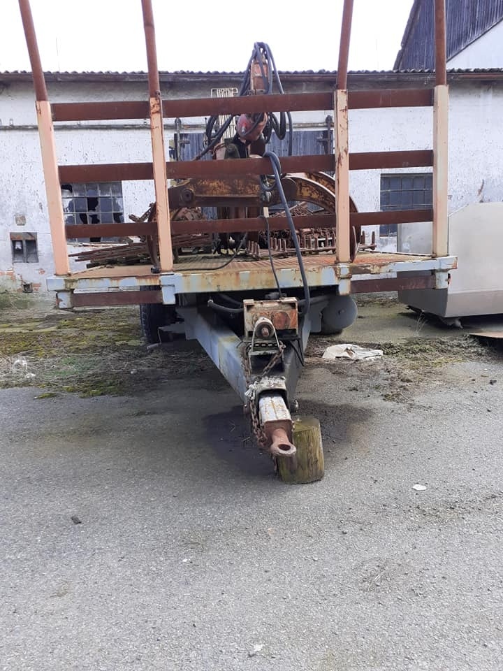 Traktorová vyvážečka s hydraulickou rukou - 2