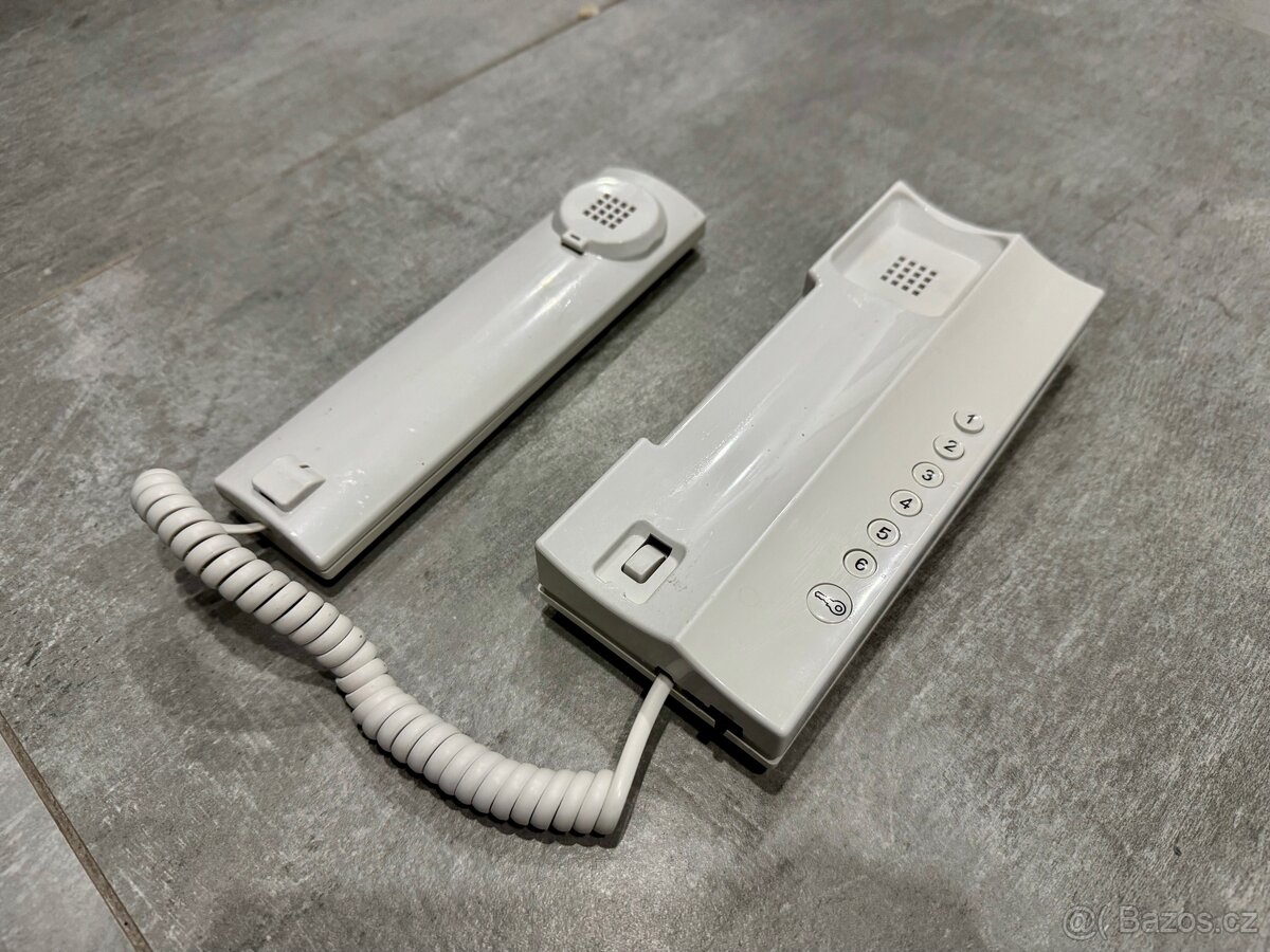 Zvonkový telefon Tesla - 2