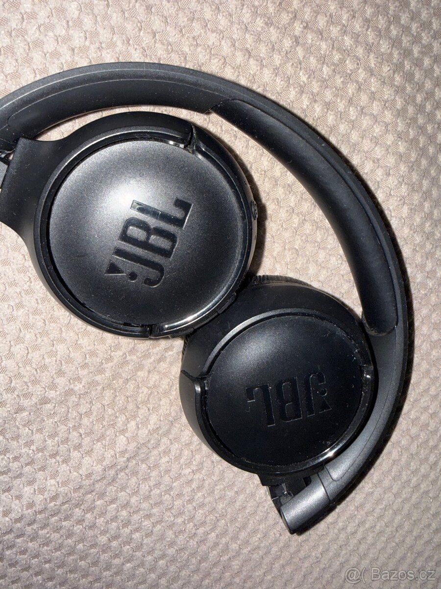 JBL sluchátka - 2