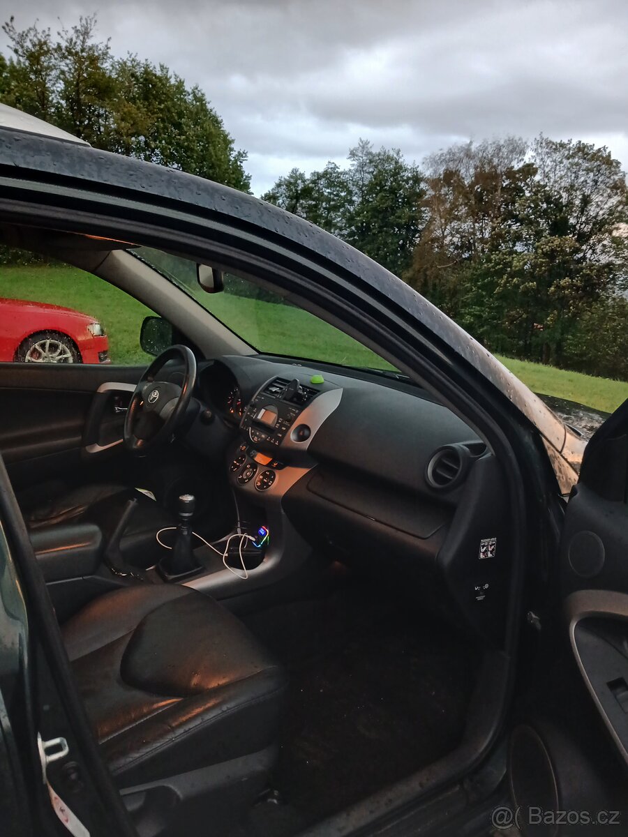 Toyota rav4 2.2 dcat 130kw - 2