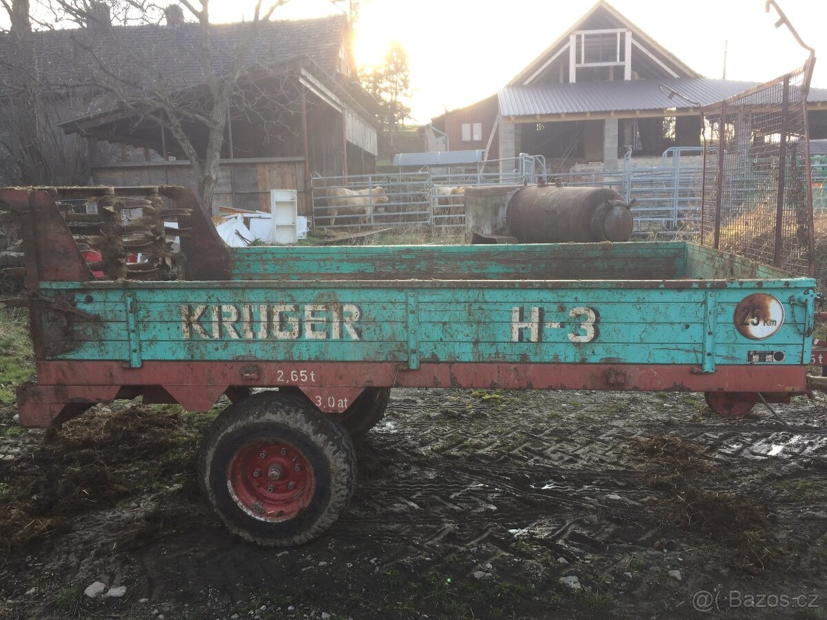 Rozmetadlo chlevské mrvy 3t, vlečka, valník - 2