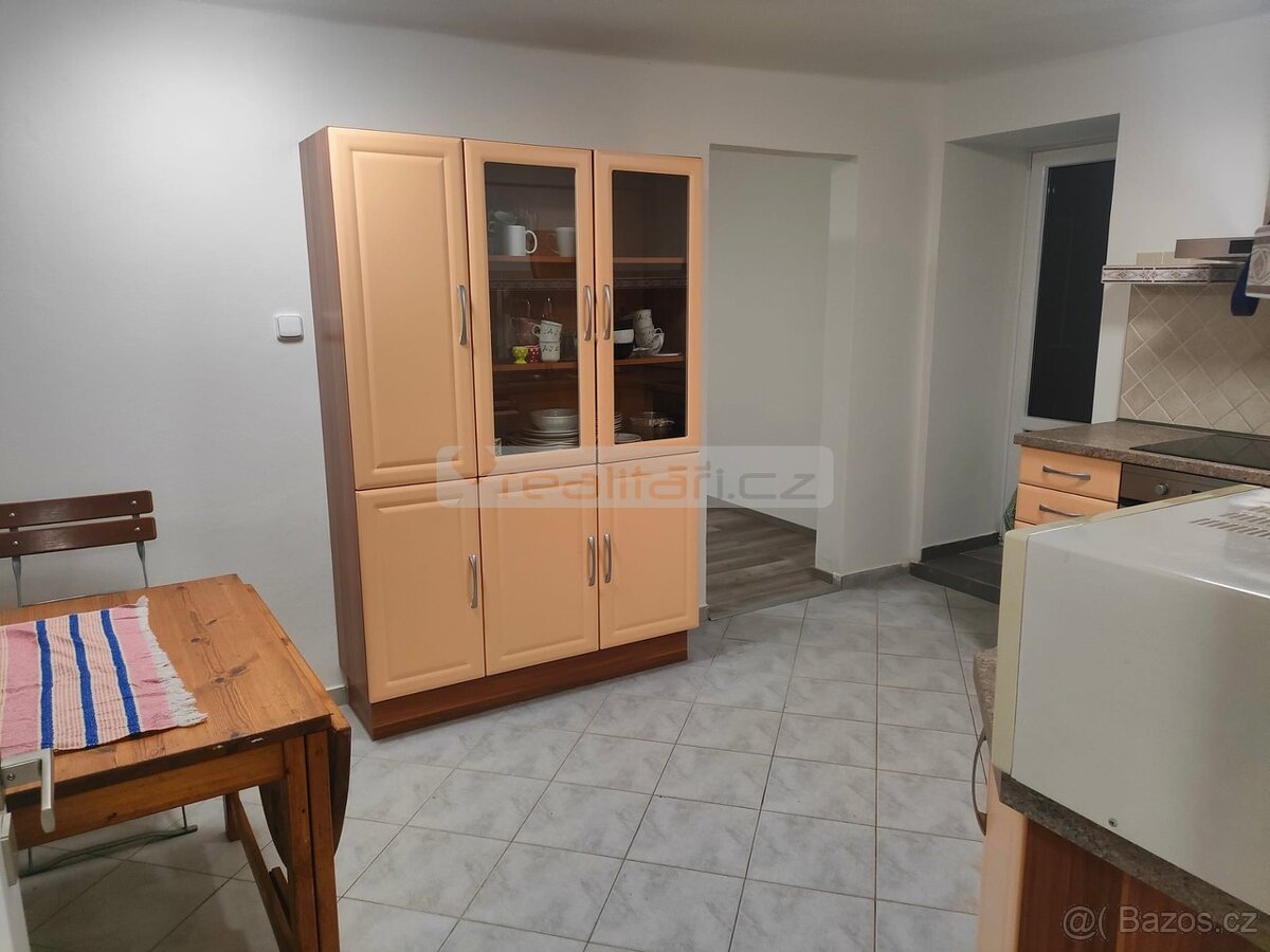 Pronájem bytu 2+1 se zahrádkou a parkovacím stáním v Sedlci, - 2