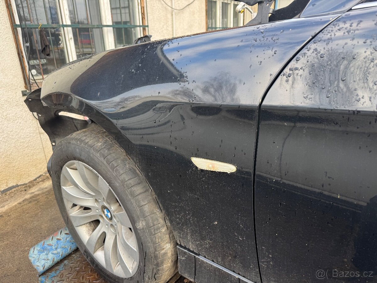 BMW E90/E91 levý přední blatnik blacksaphire - 2