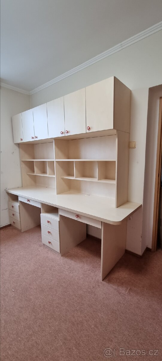 Sestava psacího stolu - 2