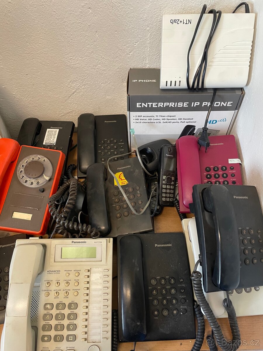 Stolni telefony a telefonni ustredna - 2