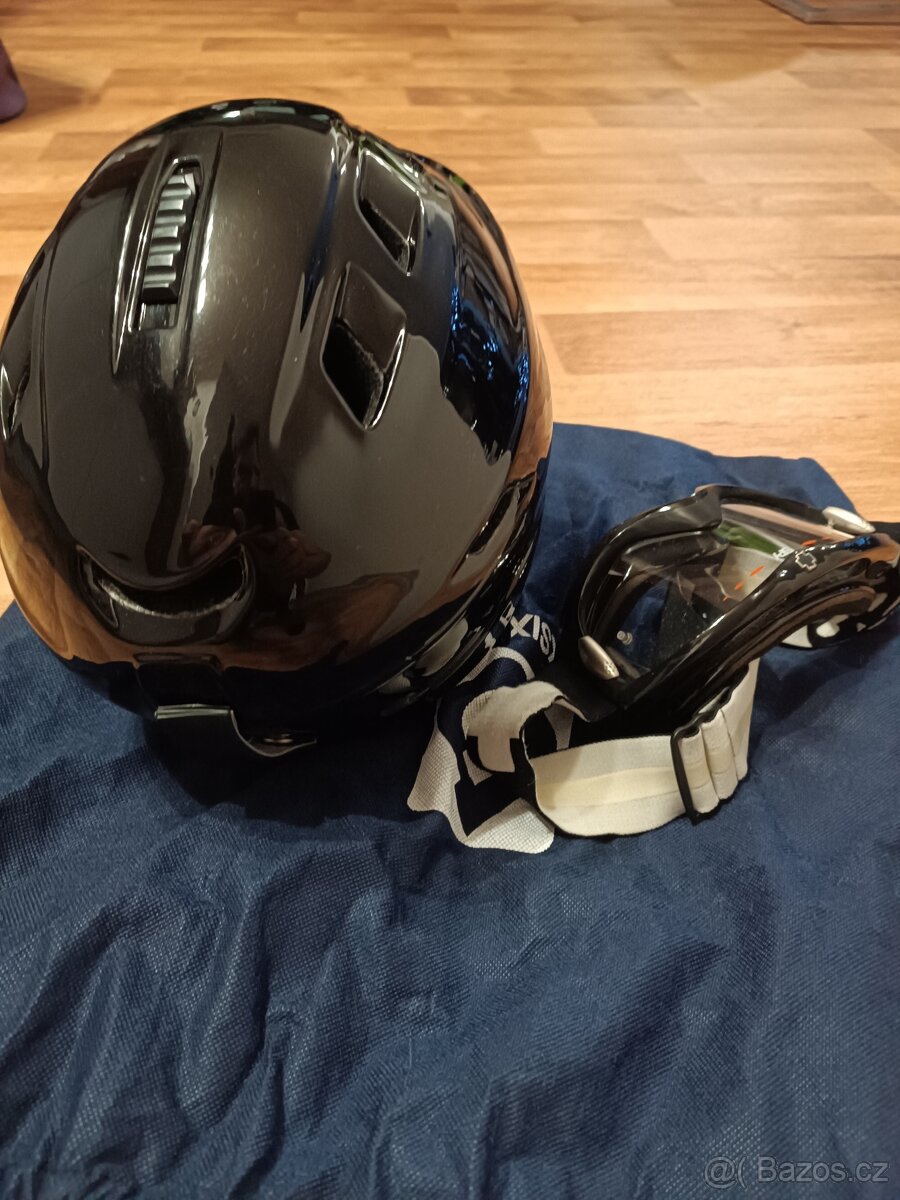 Lyžařská Helma Uvex + brýle SPY - 2