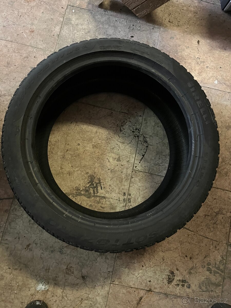 Zimní pneu 245/40/18 - 2