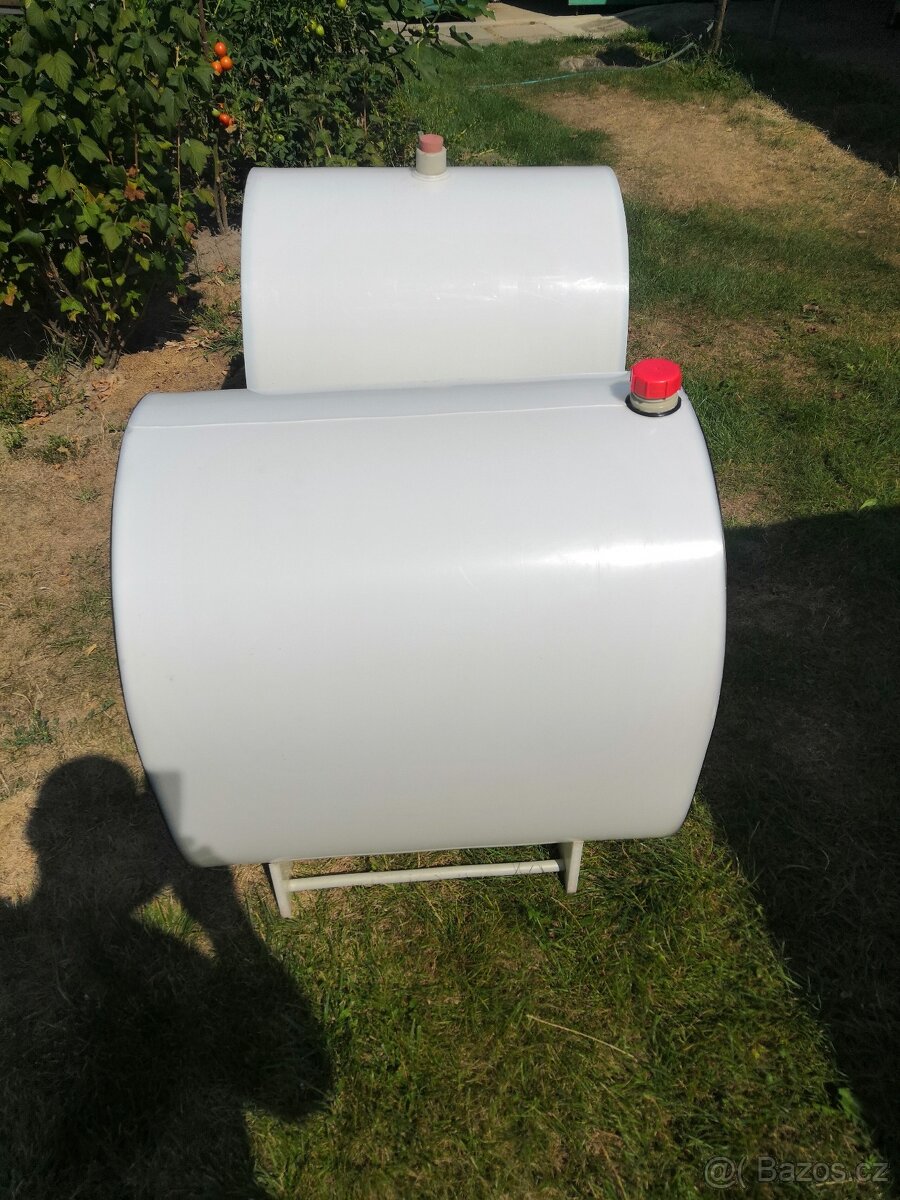 Plastovy sud na vino 300L. - 2