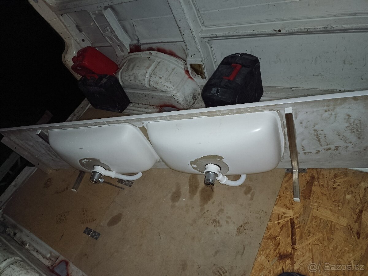 Dvojite koupelnove umyvadlo - 2