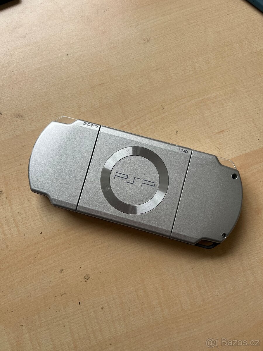 Sony PSP 2000 Ice Silver - 2