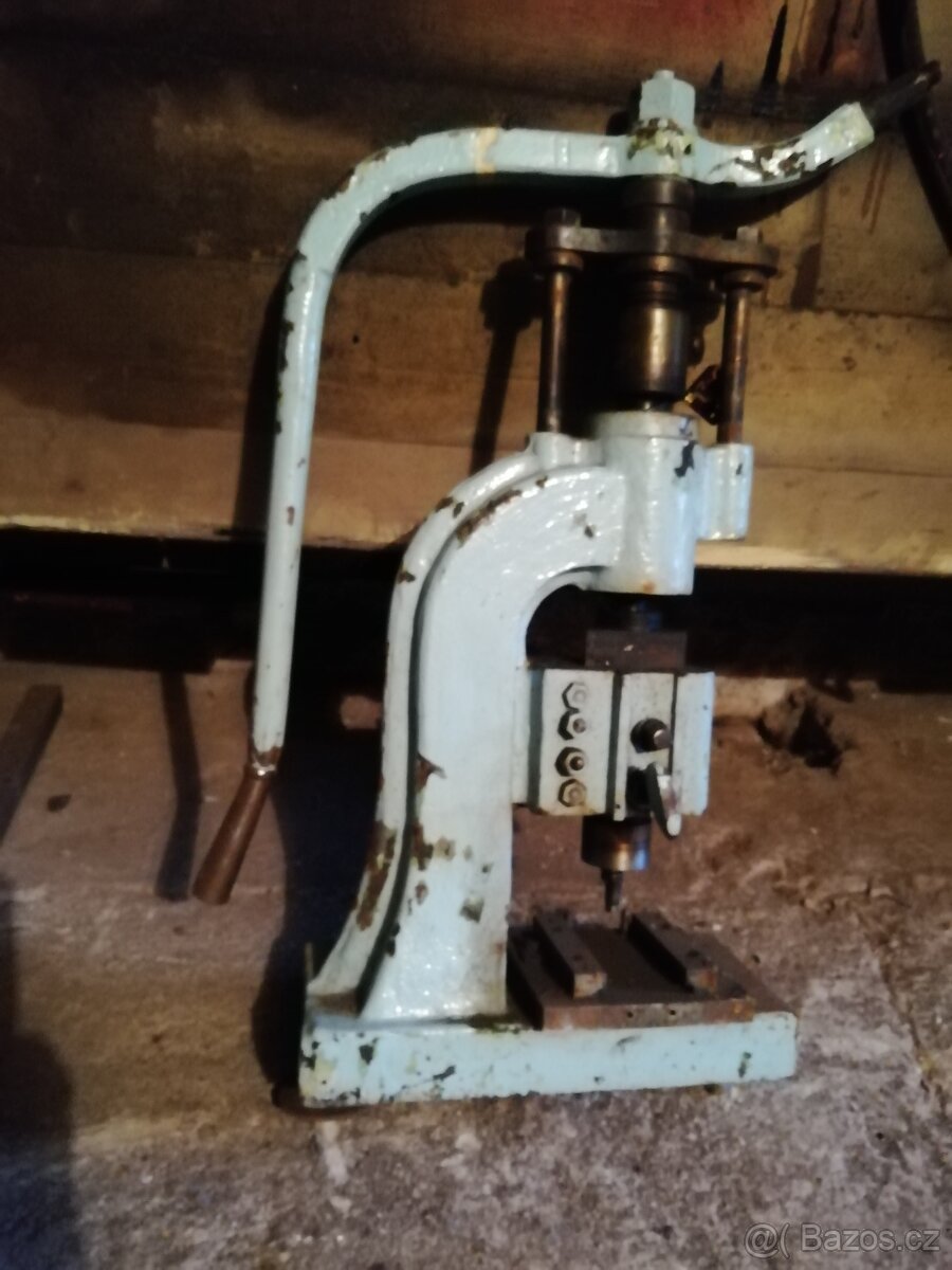 Stará stojanová vrtačka - 2