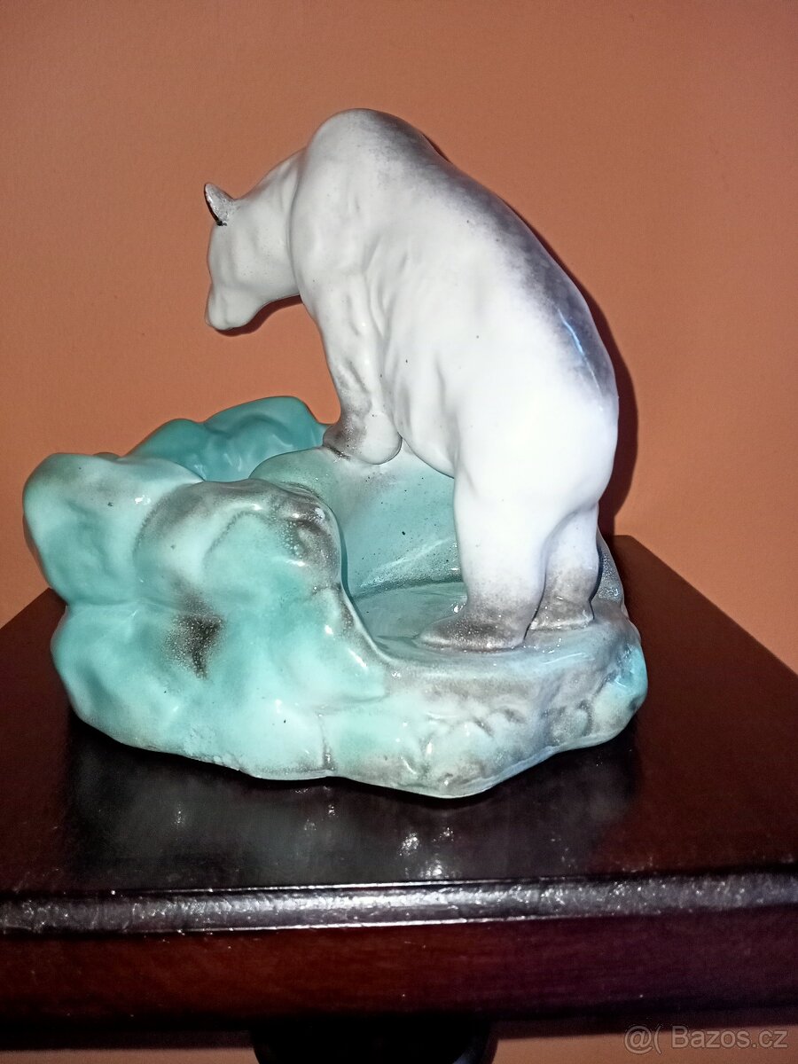 Popelník s medvědem. z.n DITMAR URBACH - 2