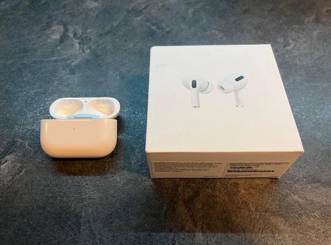 AirPods Pro nabíjecí stanice a krabička - 2