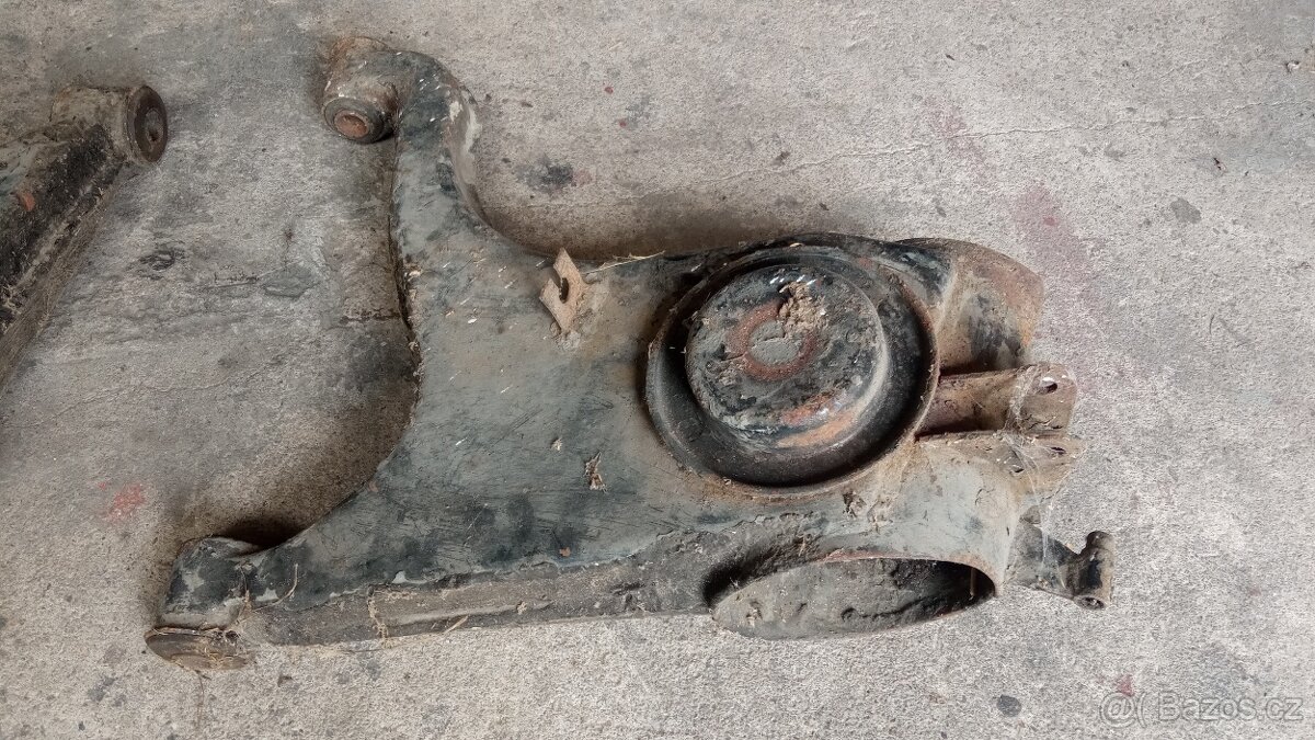 Tatra 613 rameno L - 2