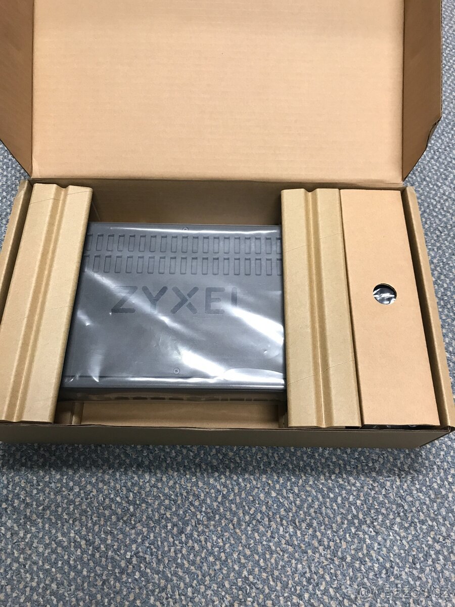 Switch ZYXEL GS2220-10 - 2