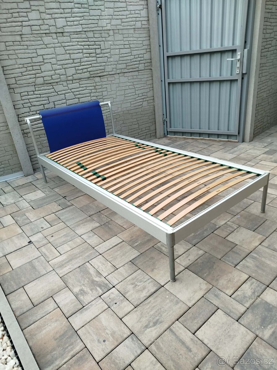 Prodám kovovou postel 100cm x 200cm - 2