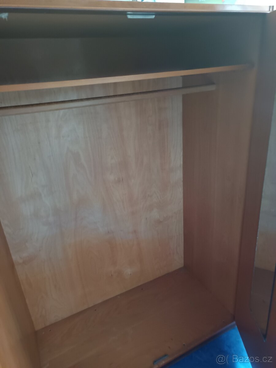 Šatní skříň - 2