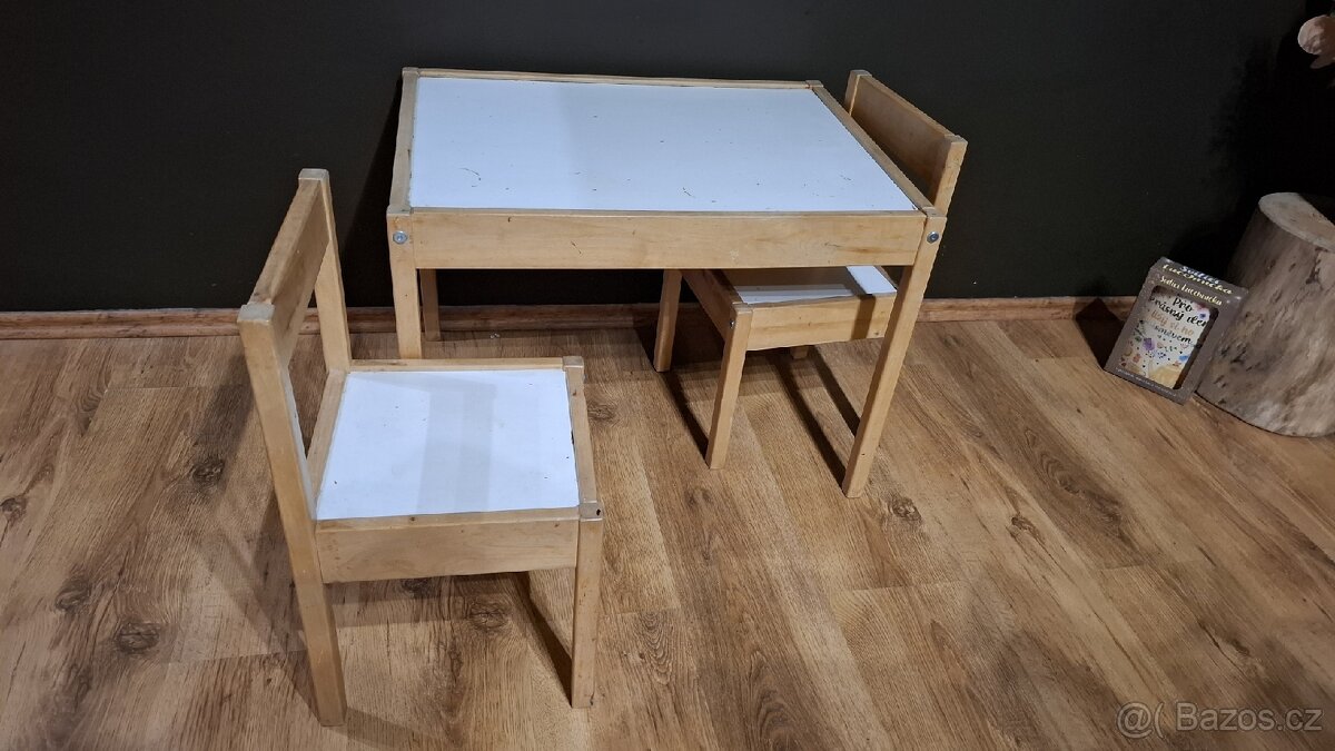 Prodám dětský stoleček a 2 židle - 2