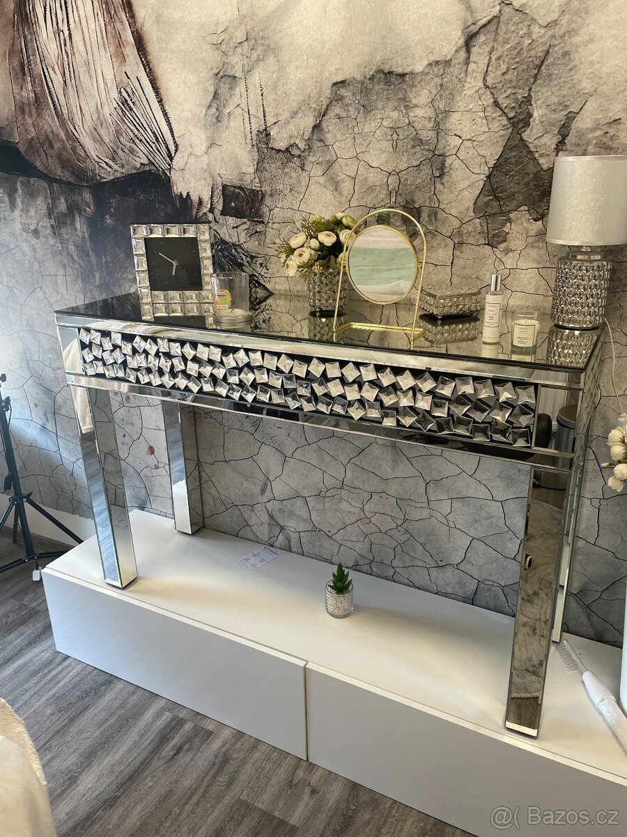 Stříbrný zrcadlový konzolovy stolek - 2