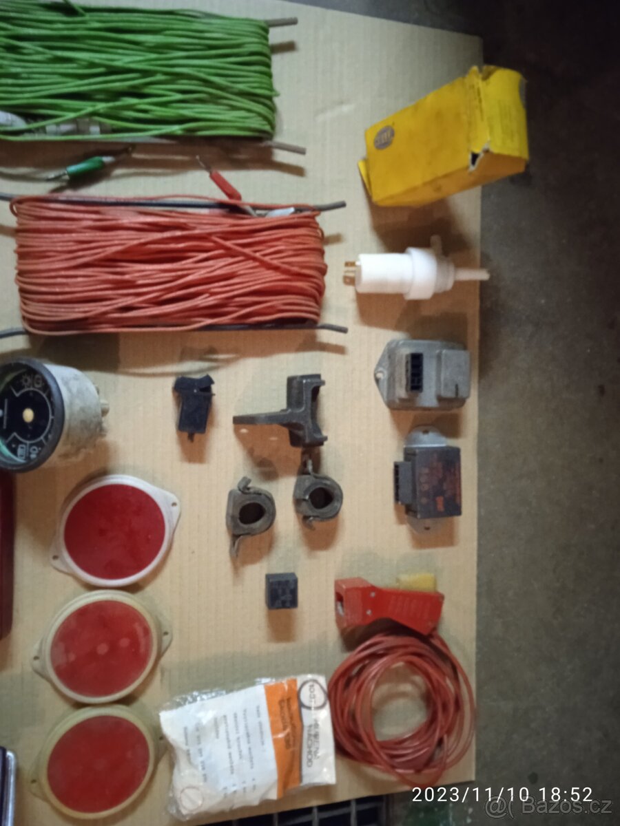 Směs dílů na stará auta - 2