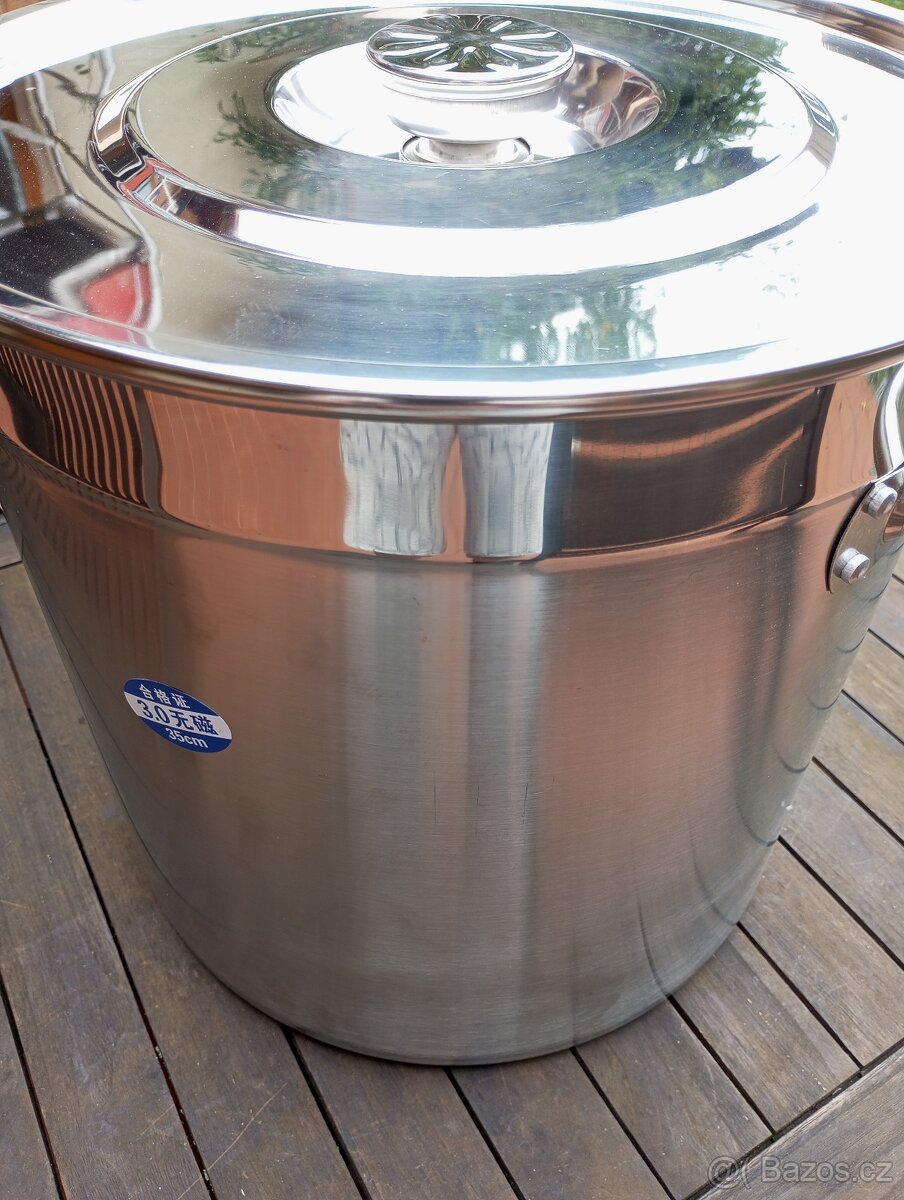 nerez hrnec 33 litrů s poklicí. - 2