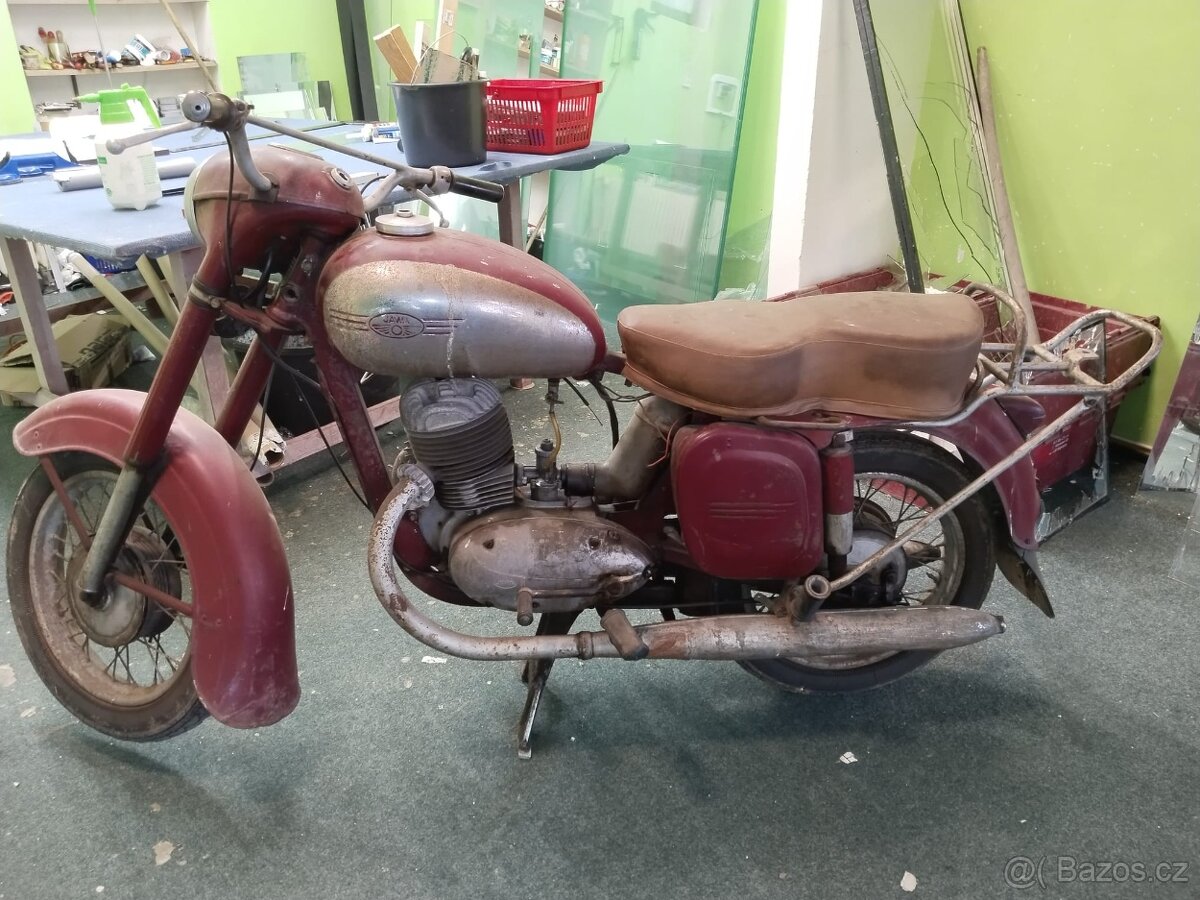 Jawa 250 kyvačka na renovaci - 2