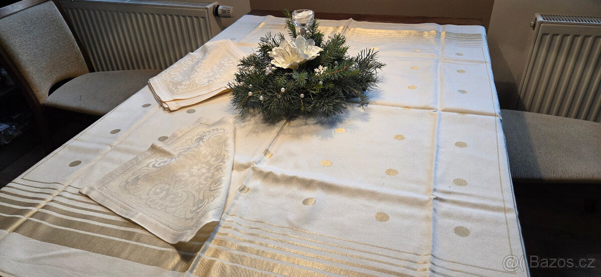 Damaškový ubrus 128 x 130 cm - 2
