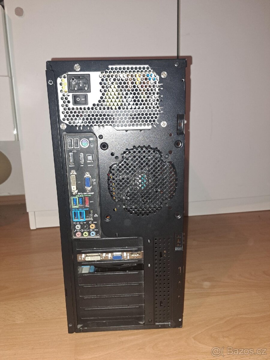 Stolní počítač (bez disku) - 2