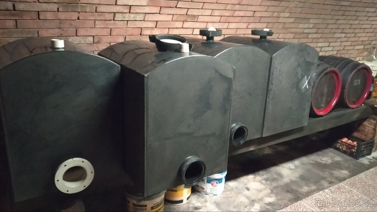 Plastová nádoba 300l - 2