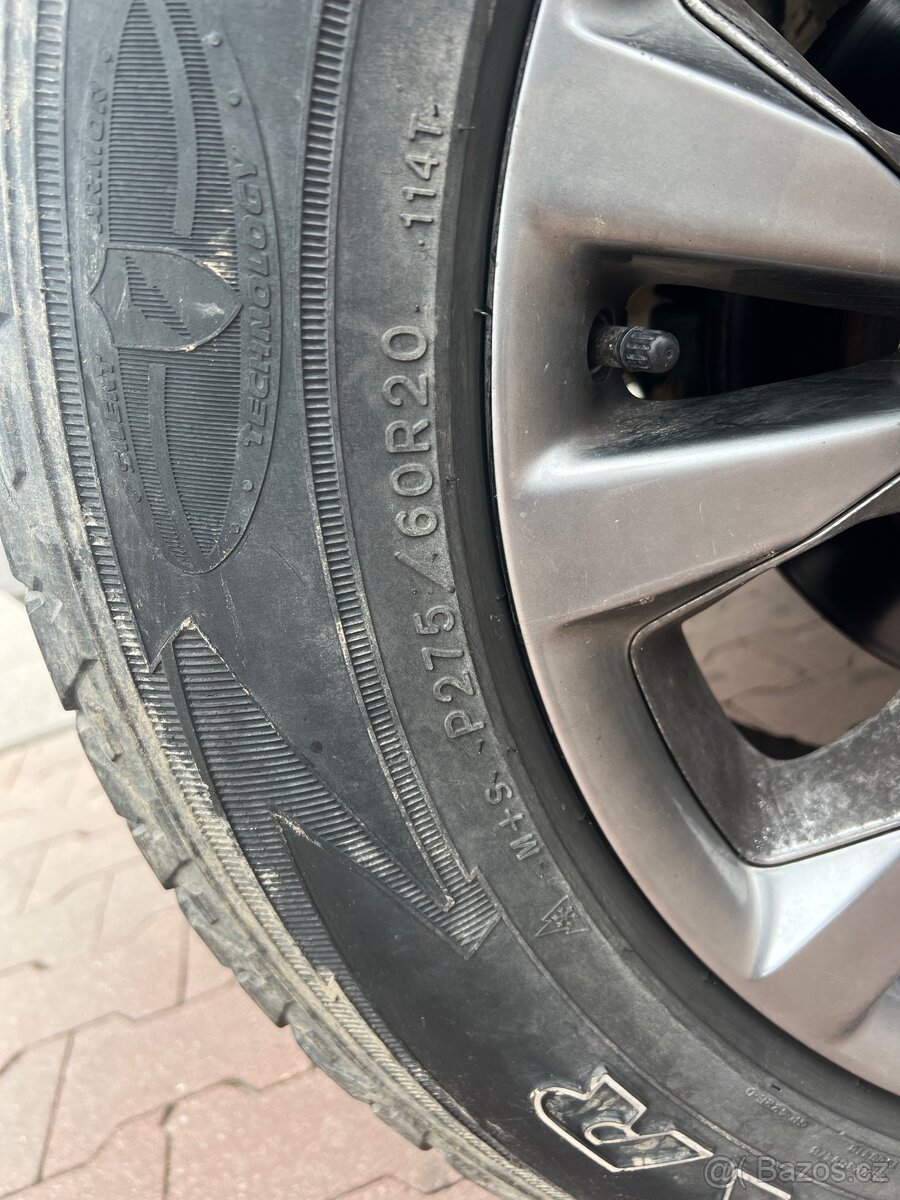 Pneu 275/60r20 114t