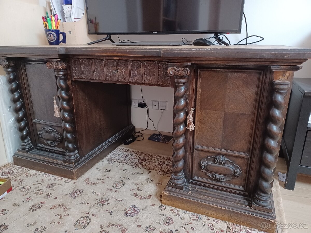 Starožitný stůl - 2