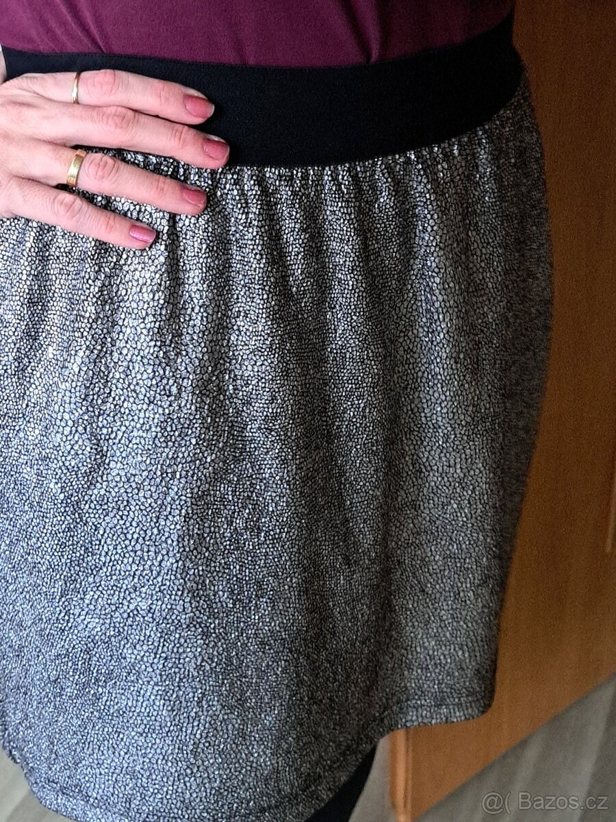 47) Společenská sukně 40/42/44 - 2