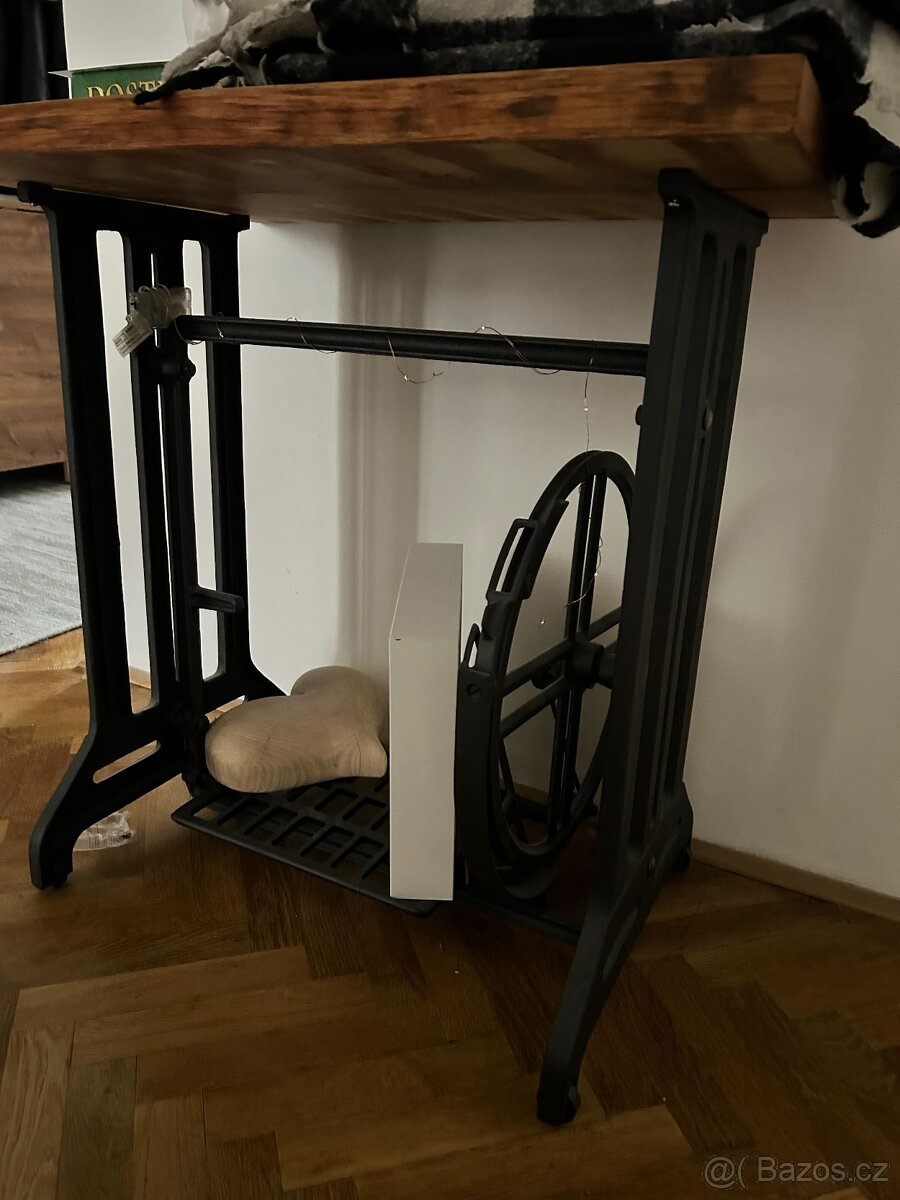 Stůl - šicí stroj - 2