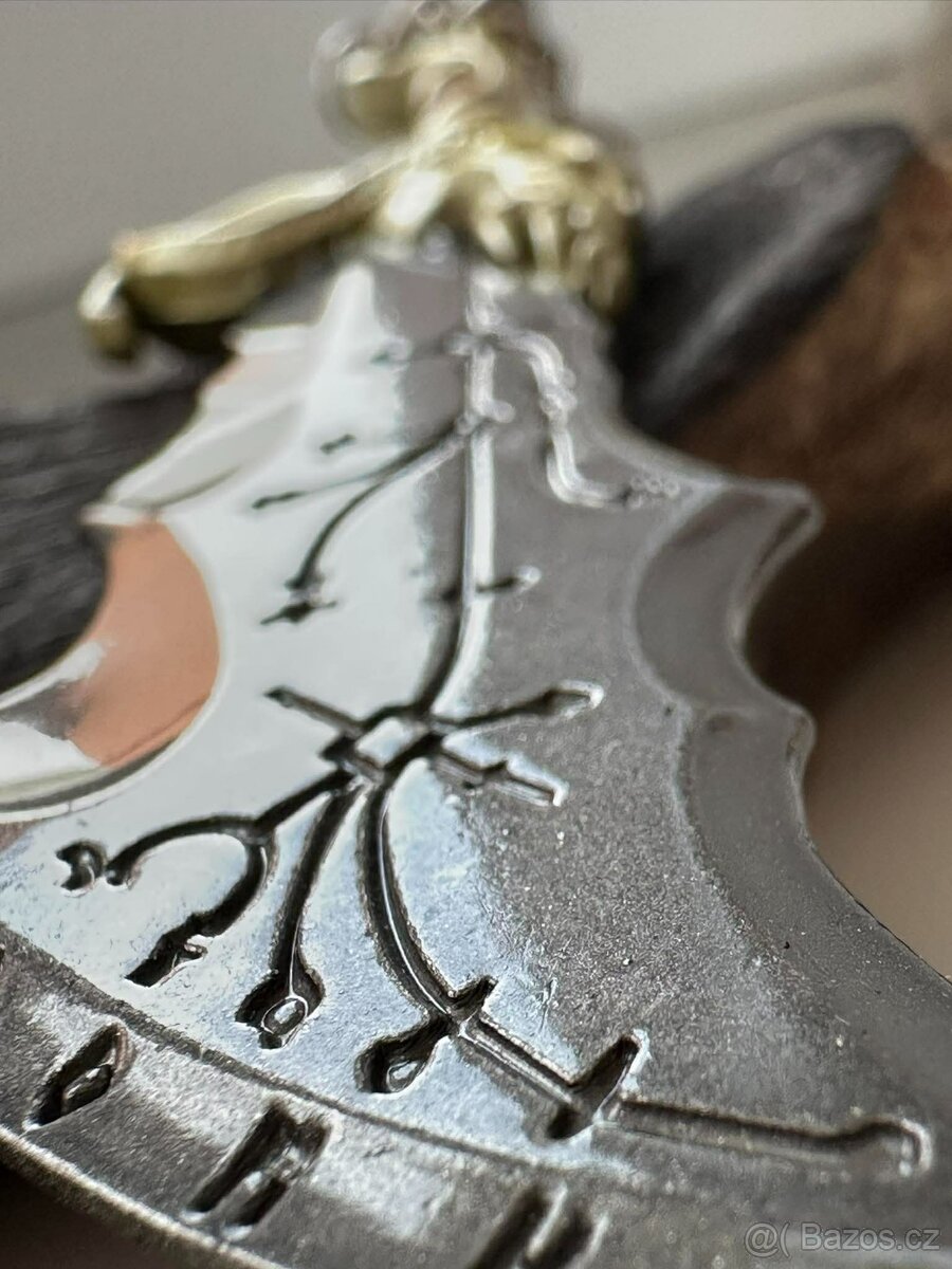 God of War klíčenka + samolepka - 2