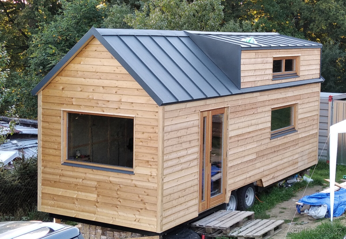 Obytný dům, podvozek, ocelové pergoly. - 2