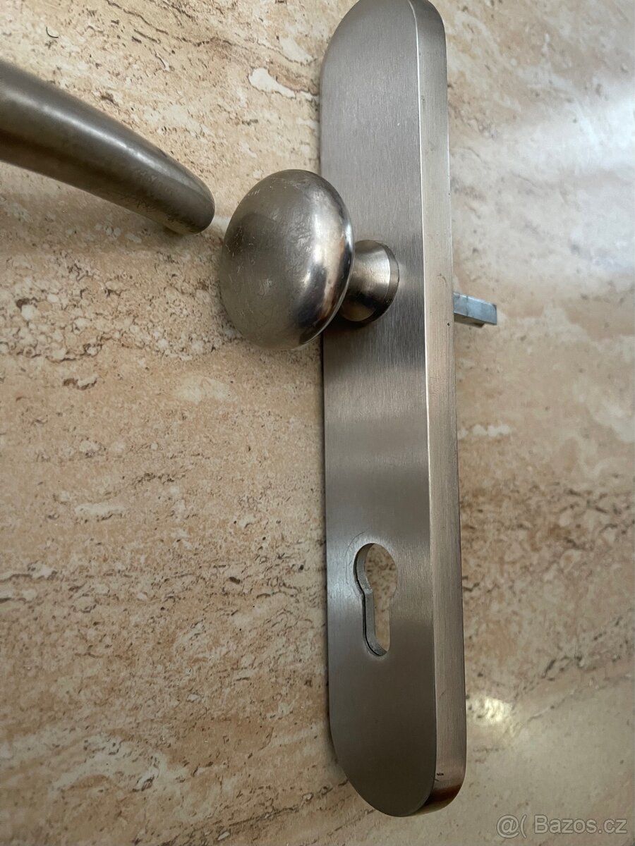 Kování na vchodové dveře 25 cm - 2