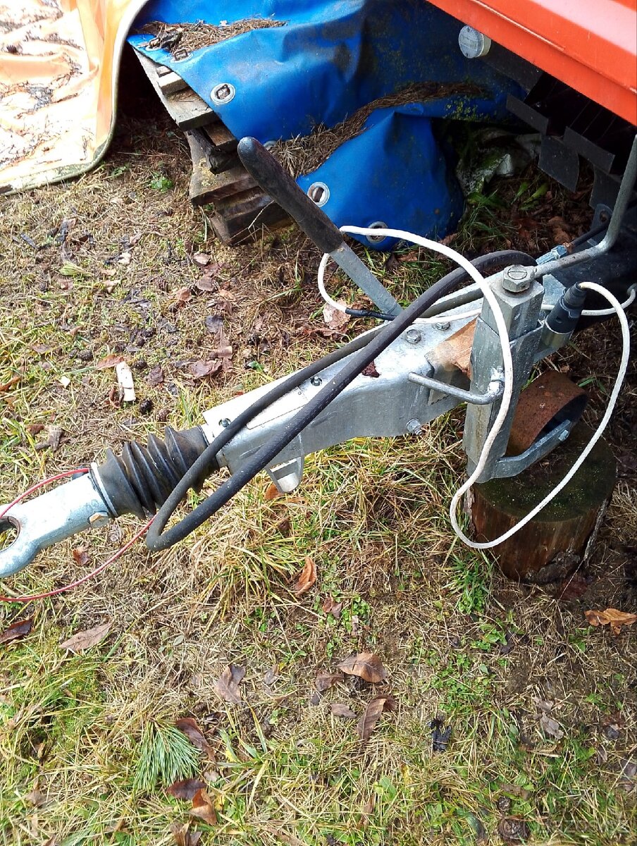 Sklápěcí přívěs za traktor - 2