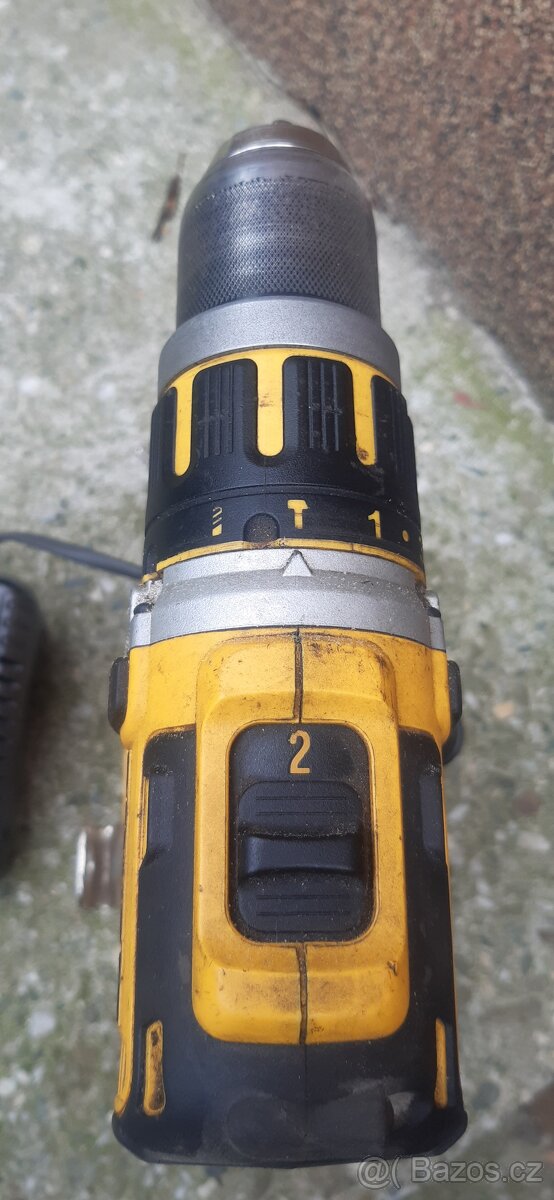 Aku vrtačka s příklepem DeWalt DCD 795 - 2