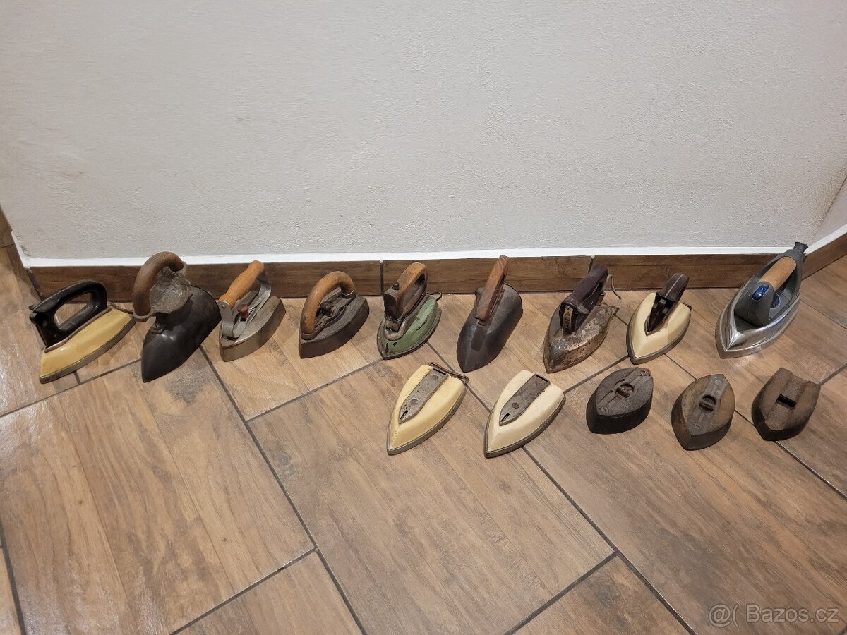 sbírka starožitných žehliček - 2