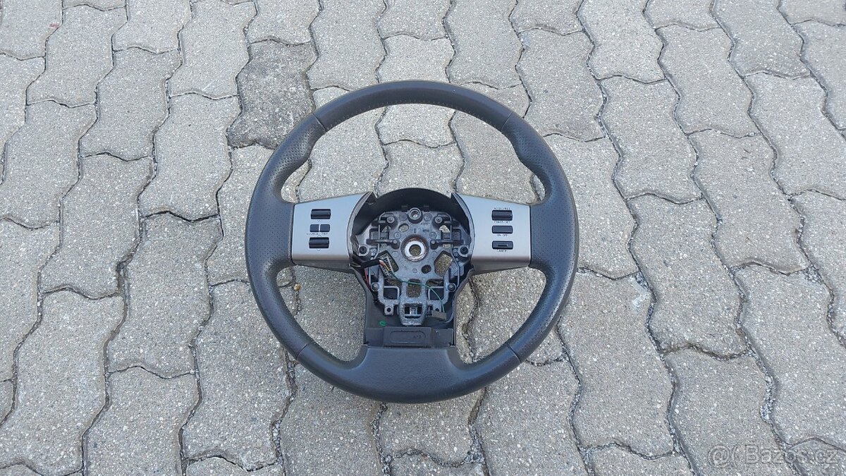 Nissan Pathfinder R51 – Volant - 2