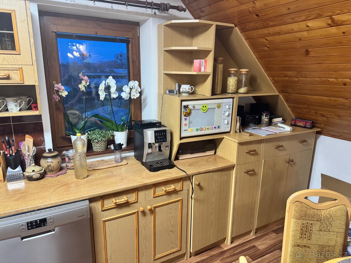 🍳 KUCHYŇSKÁ LINKA – rohová, světlé dřevo - 2