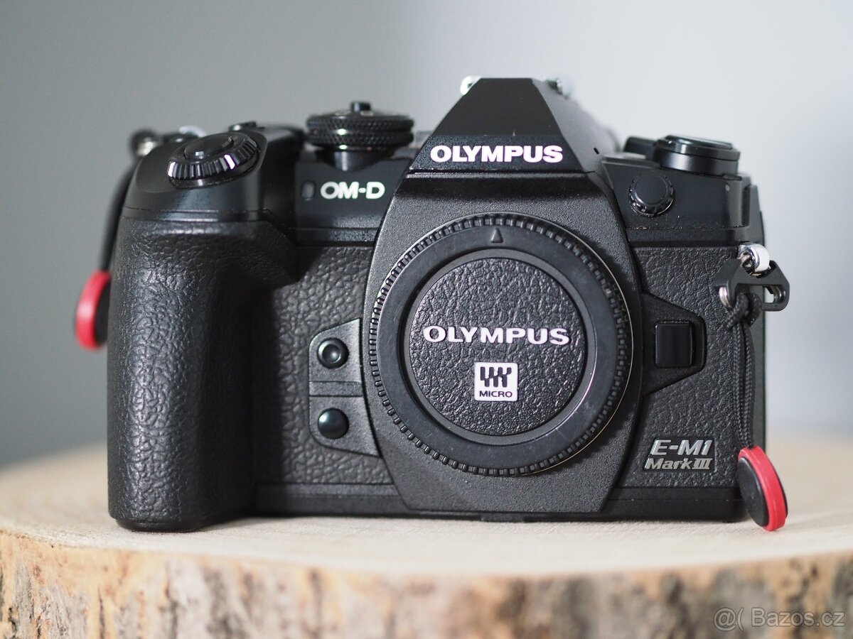 Olympus OM-D E-M1 mark III + bateriový grip - 2