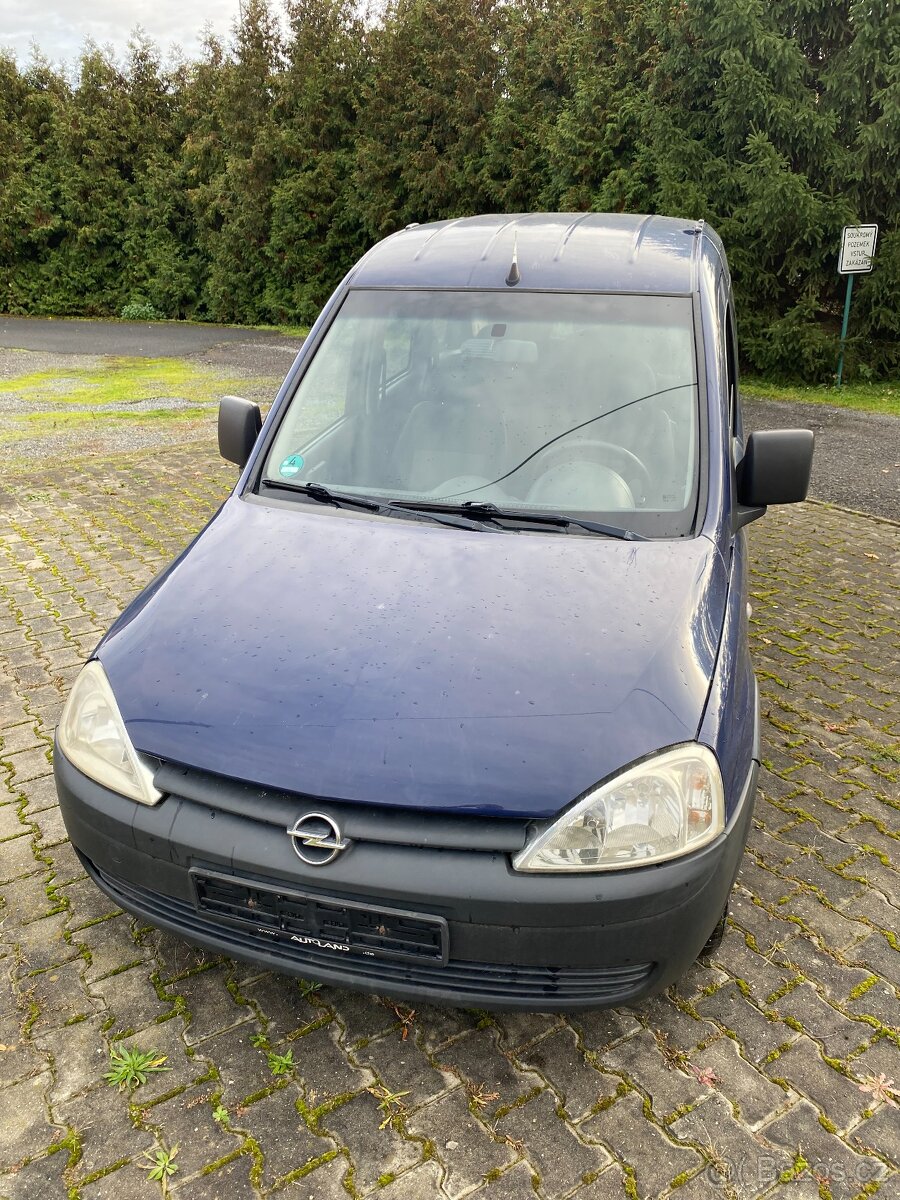 OPEL COMBO 1,3 Cdti 5 místný naj. 195.400 km - 2